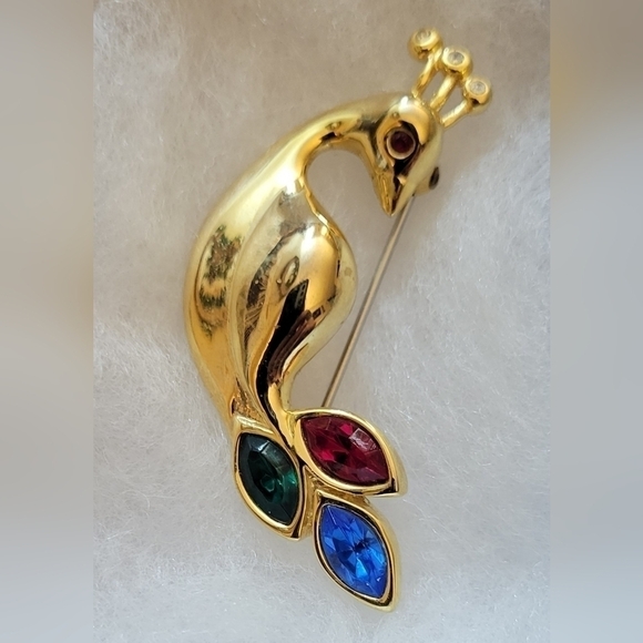 Elegant Gold Peacock Brooch with Multicolor Gemstones - Picture 1 of 4